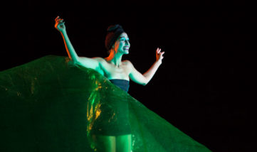 Camila Pitanga em cena de "O Duelo" (Renato Mangolin/Divulgação)