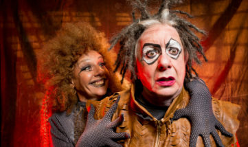 Rosi Campos e Marco Nanini em cena de "Ubu Rei" (Cabéra/Divulgação)